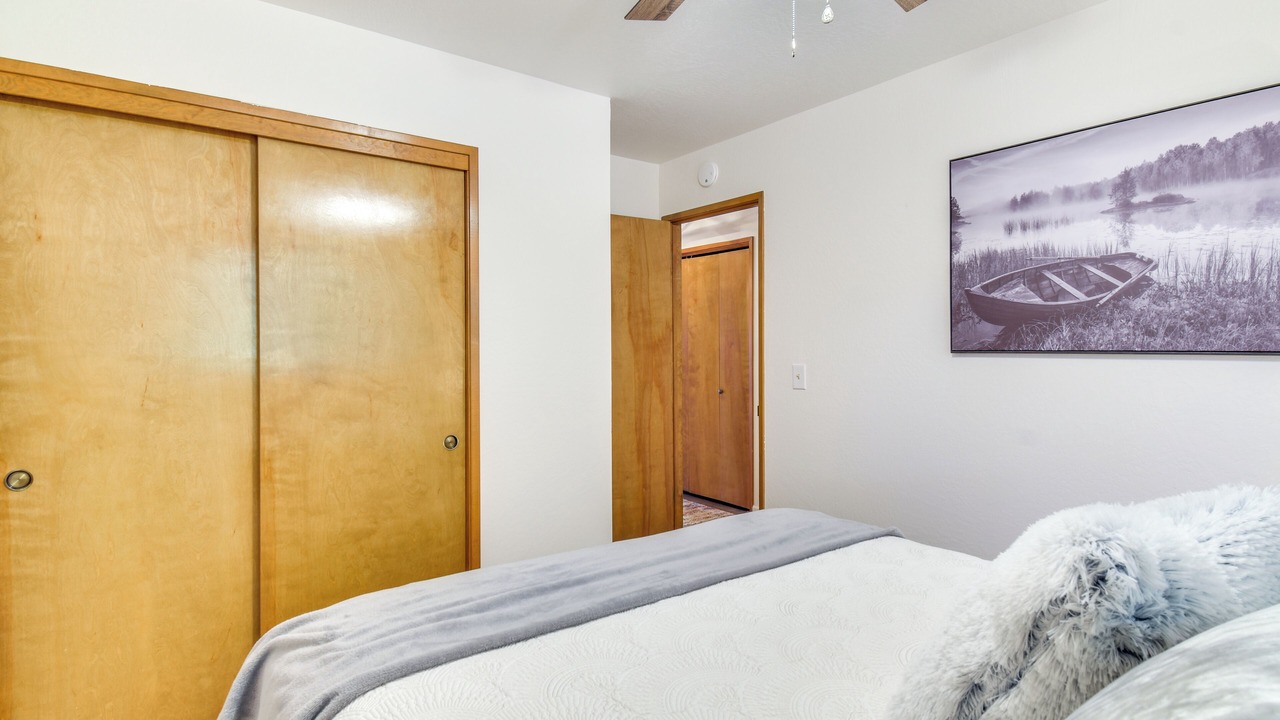 Photo of Bedroom in Groveland