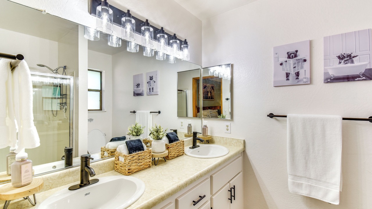 Photo of Bathroom in Groveland