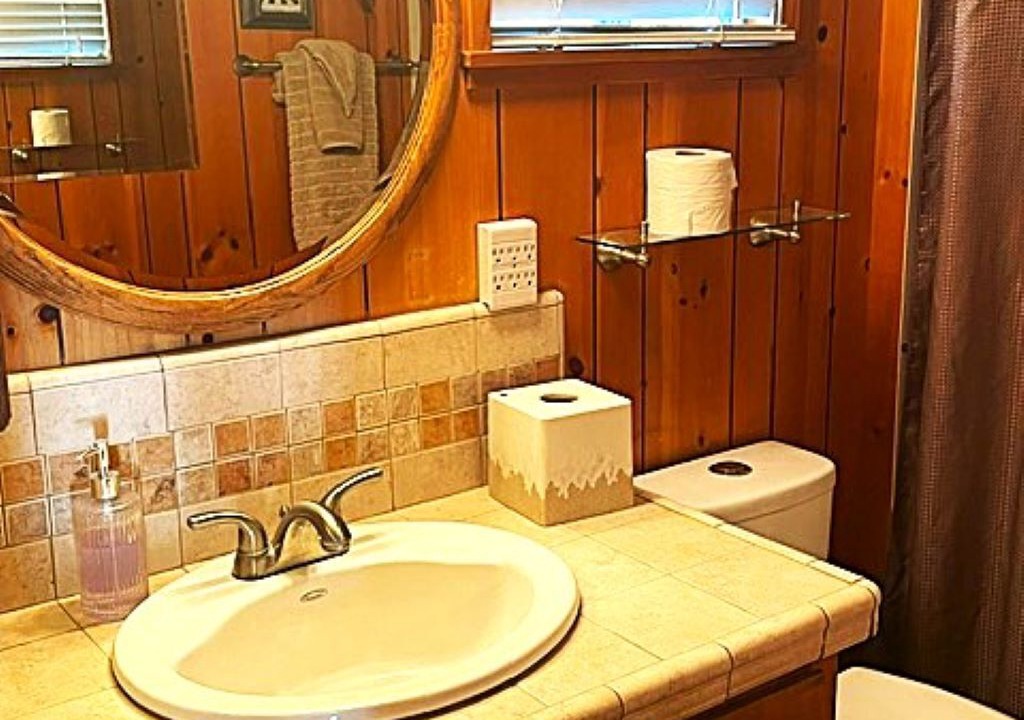 Photo of Bathroom in Auberry