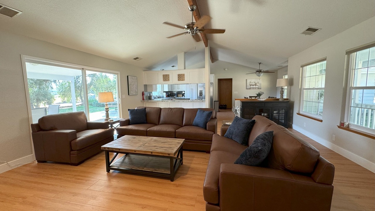 Photo of Livingroom in Exeter