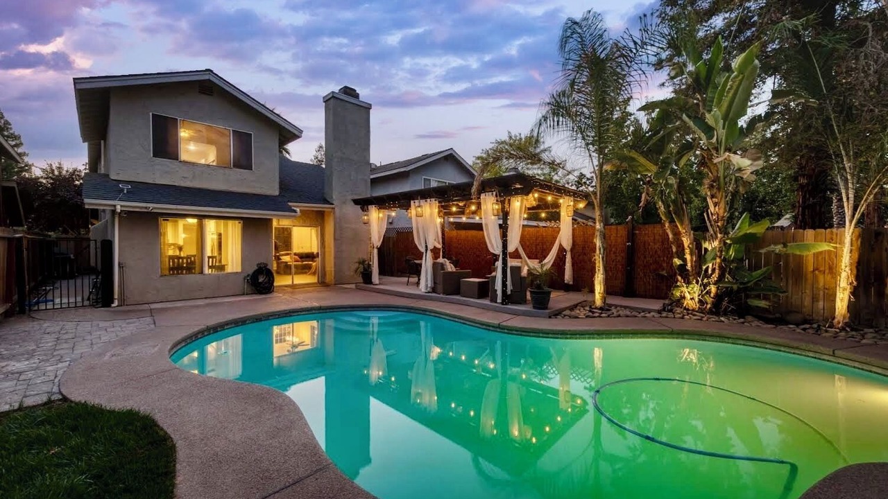 Photo of Outdoor in Raisin
