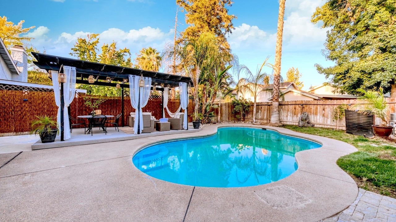 Photo of Outdoor in Raisin