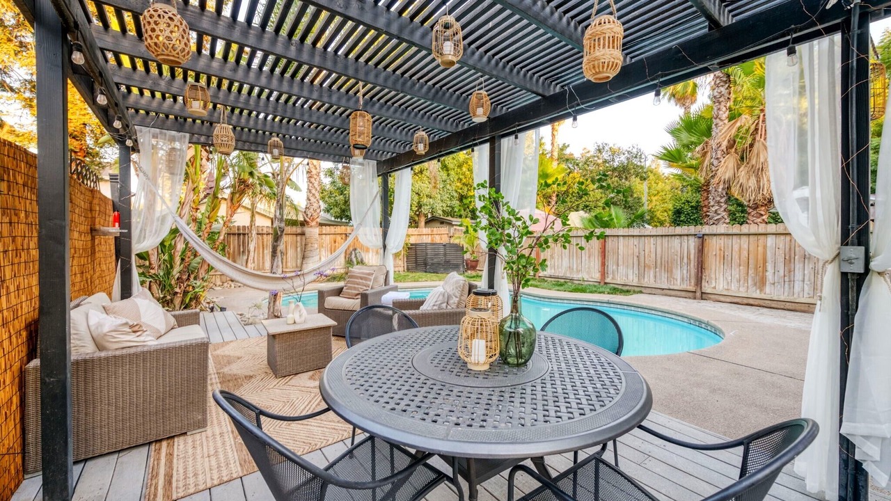Photo of Outdoor in Raisin