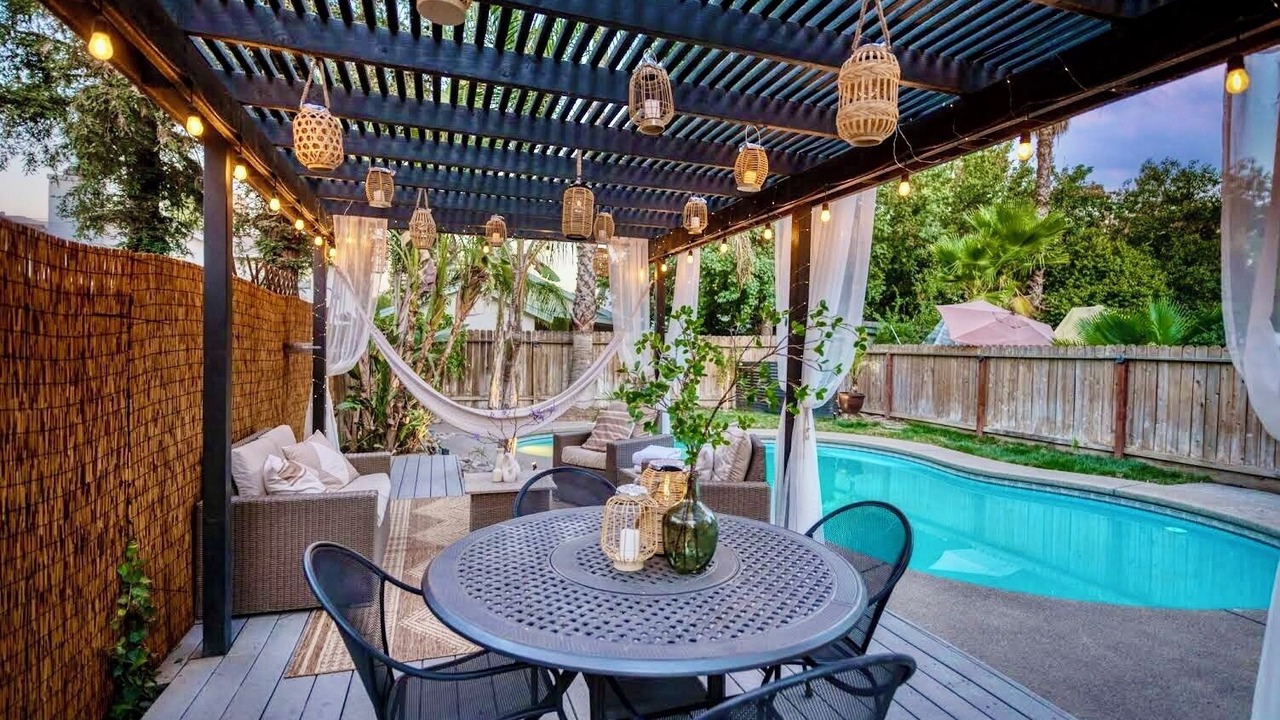 Photo of Outdoor in Raisin