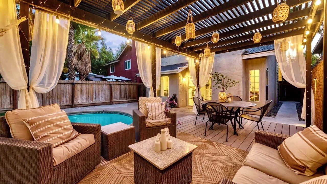Photo of Outdoor in Raisin