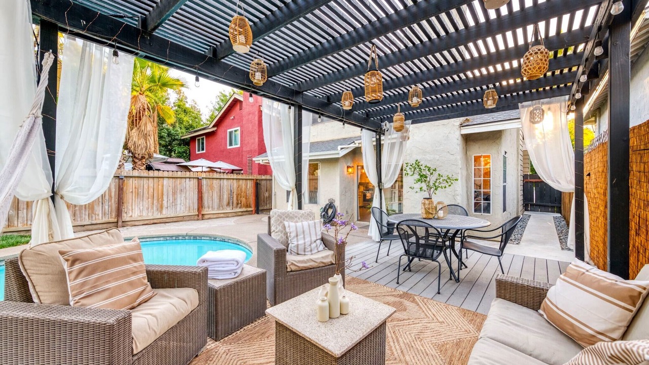 Photo of Outdoor in Raisin