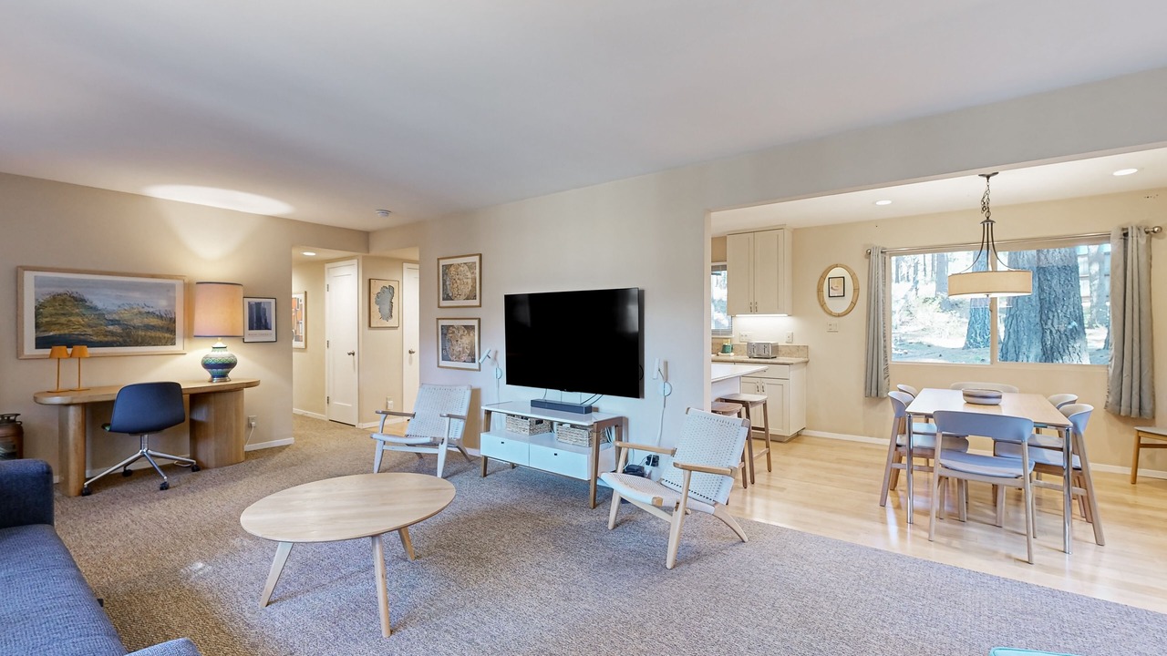 Photo of Livingroom in Black Bart