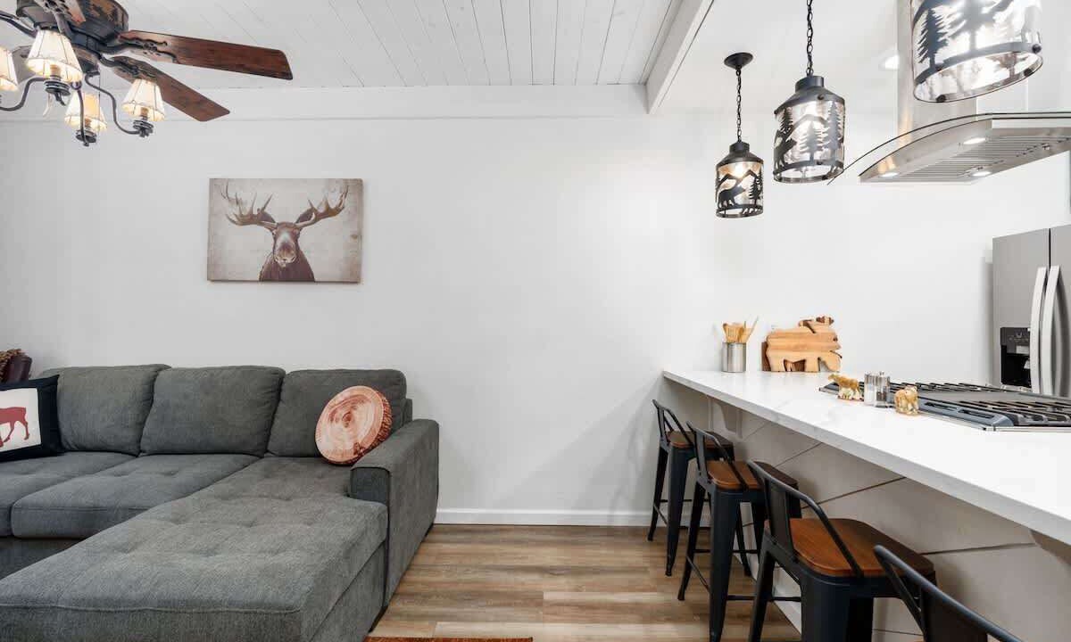 Photo of Livingroom in Shaver Lake
