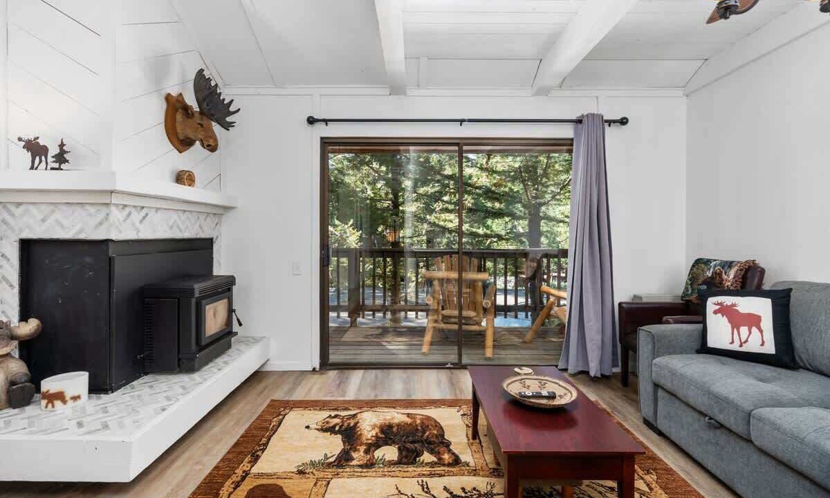 Photo of Livingroom in Shaver Lake