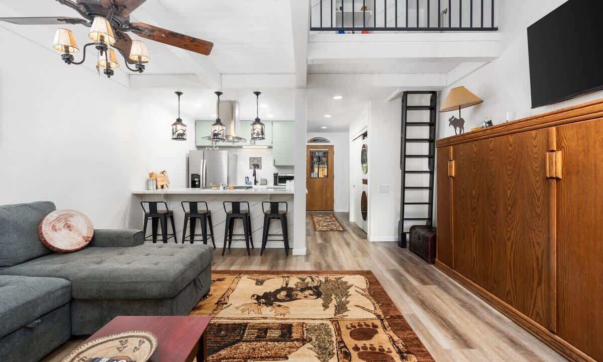 Photo of Livingroom in Shaver Lake