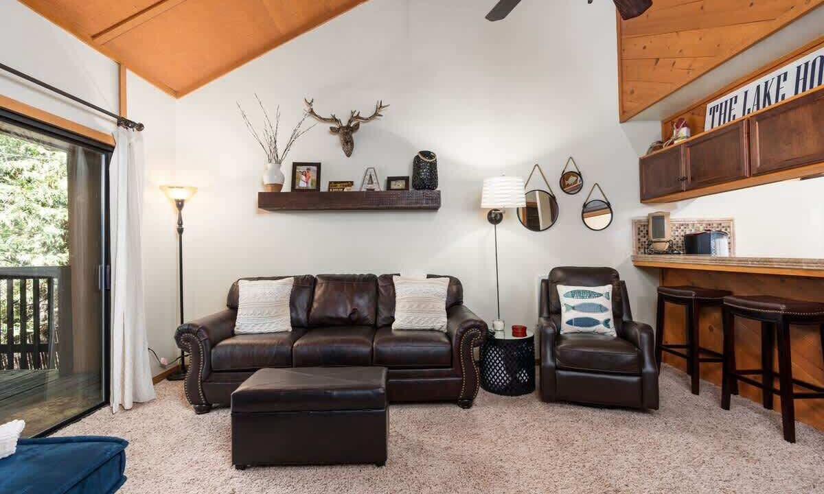Photo of Livingroom in Shaver Lake