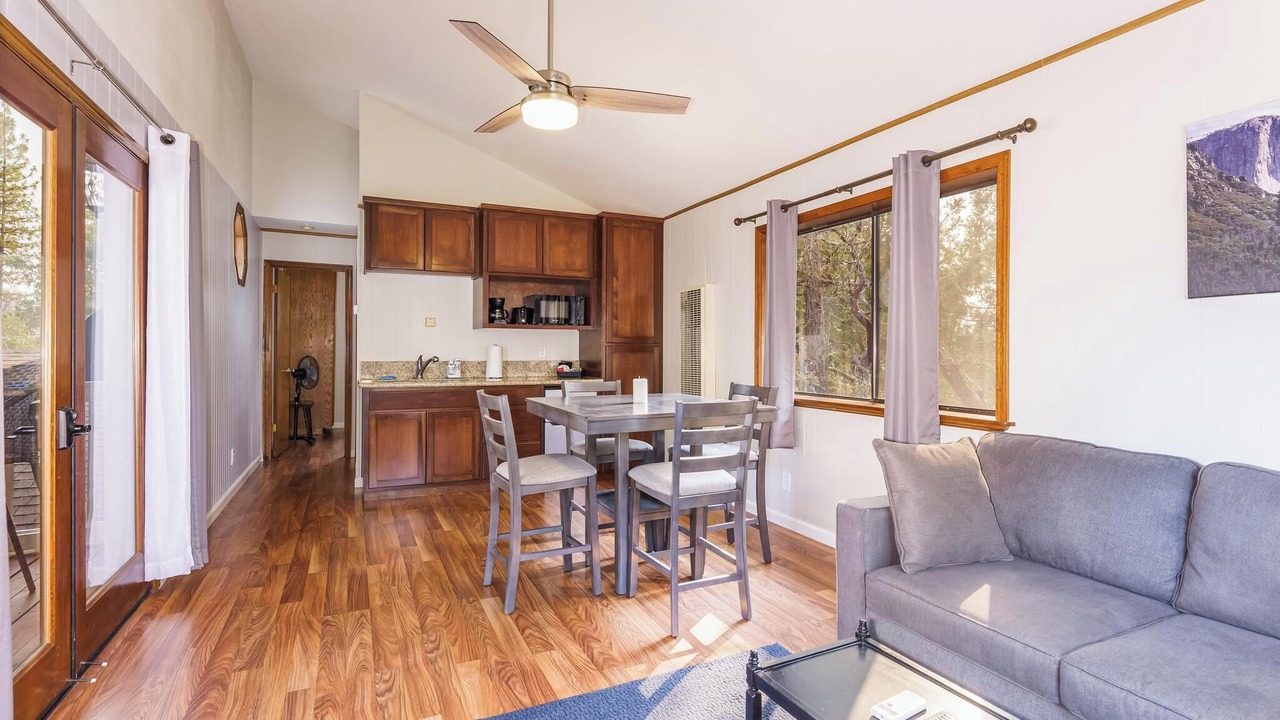 Photo of Livingroom in Oakhurst