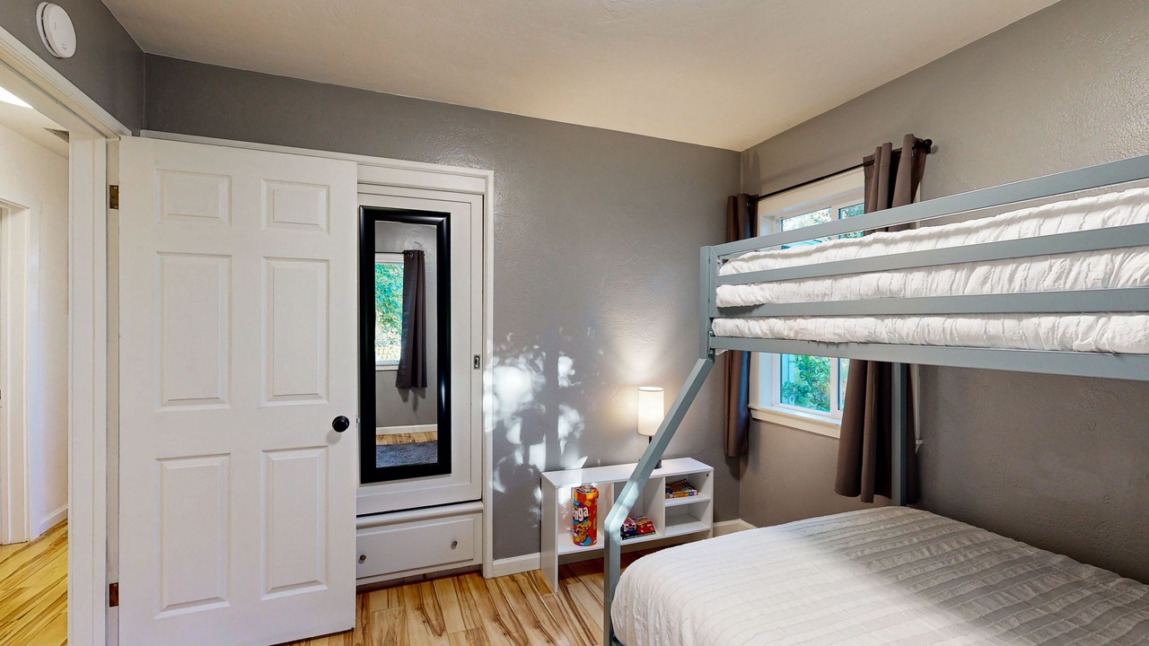 Photo of Bedroom in Jamestown