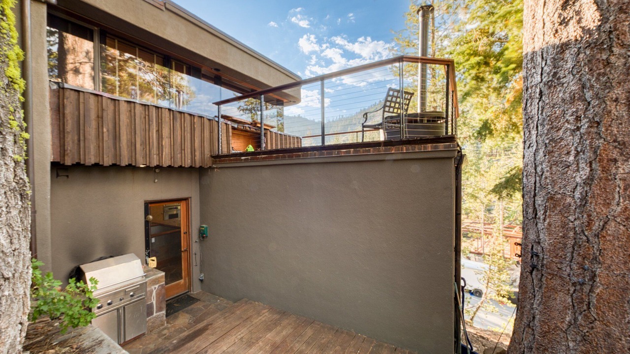 Photo of Patio Balcony in Alpine Meadows
