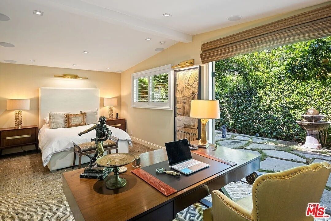 Photo of Bedroom in Beverly Glen