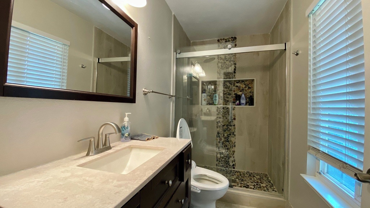 Photo of Bathroom in Raisin