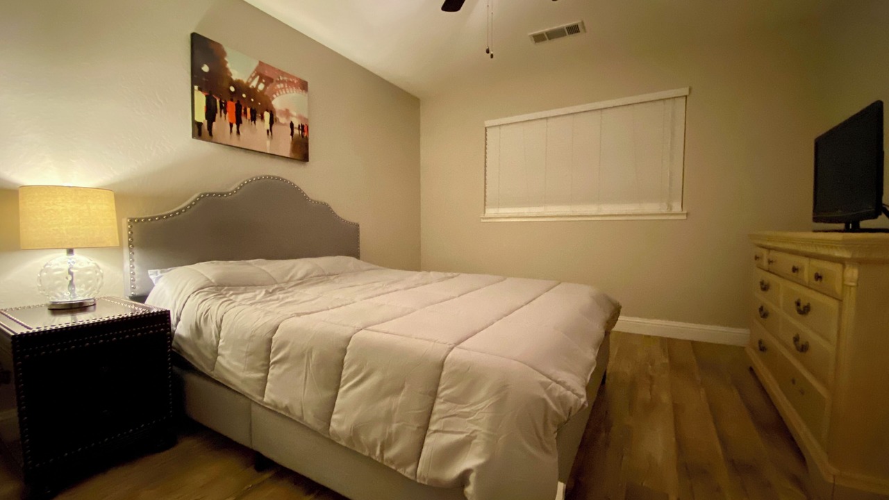 Photo of Bedroom in Raisin