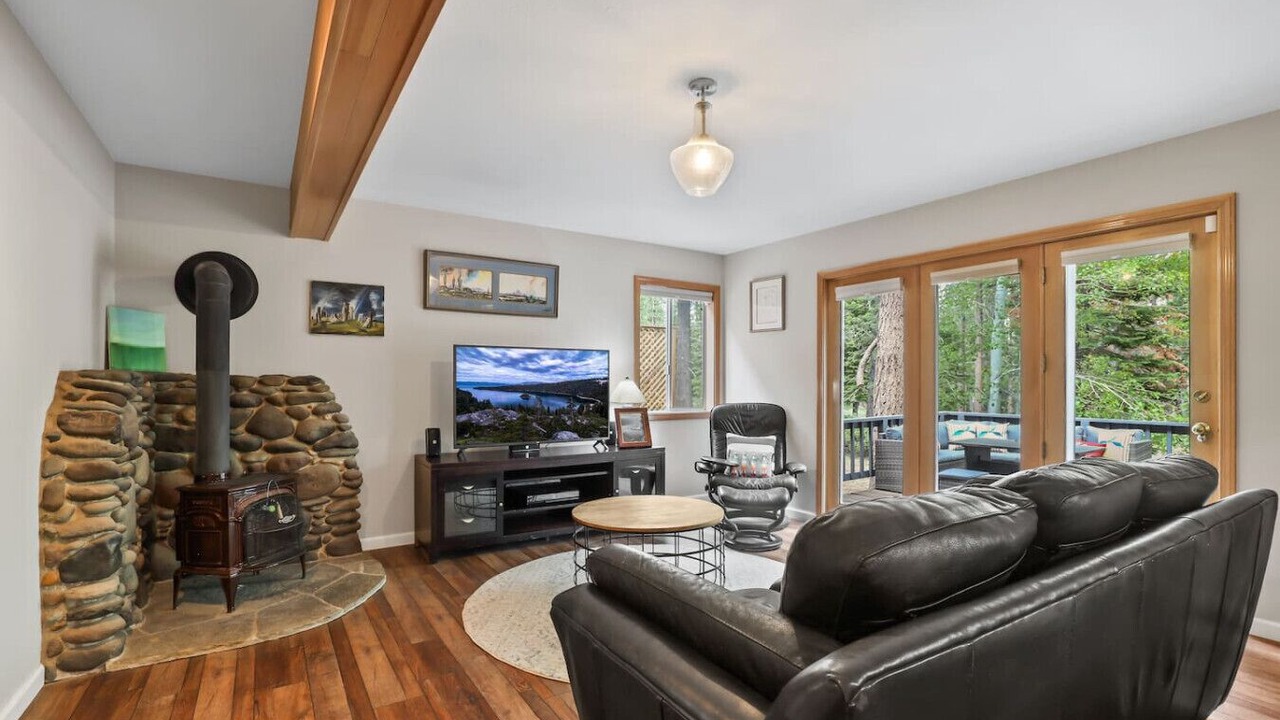 Photo of Livingroom in North Upper Truckee