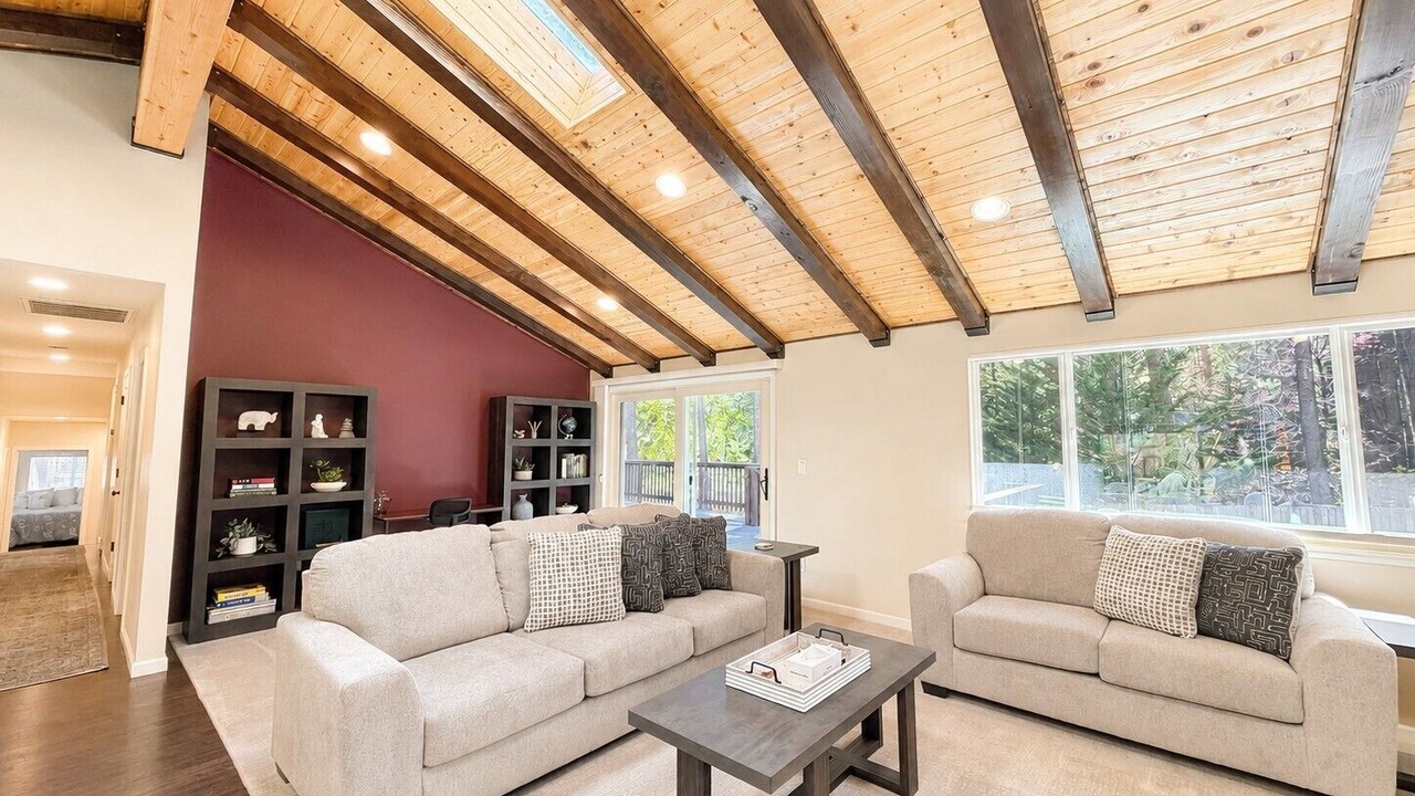 Photo of Livingroom in Skyland