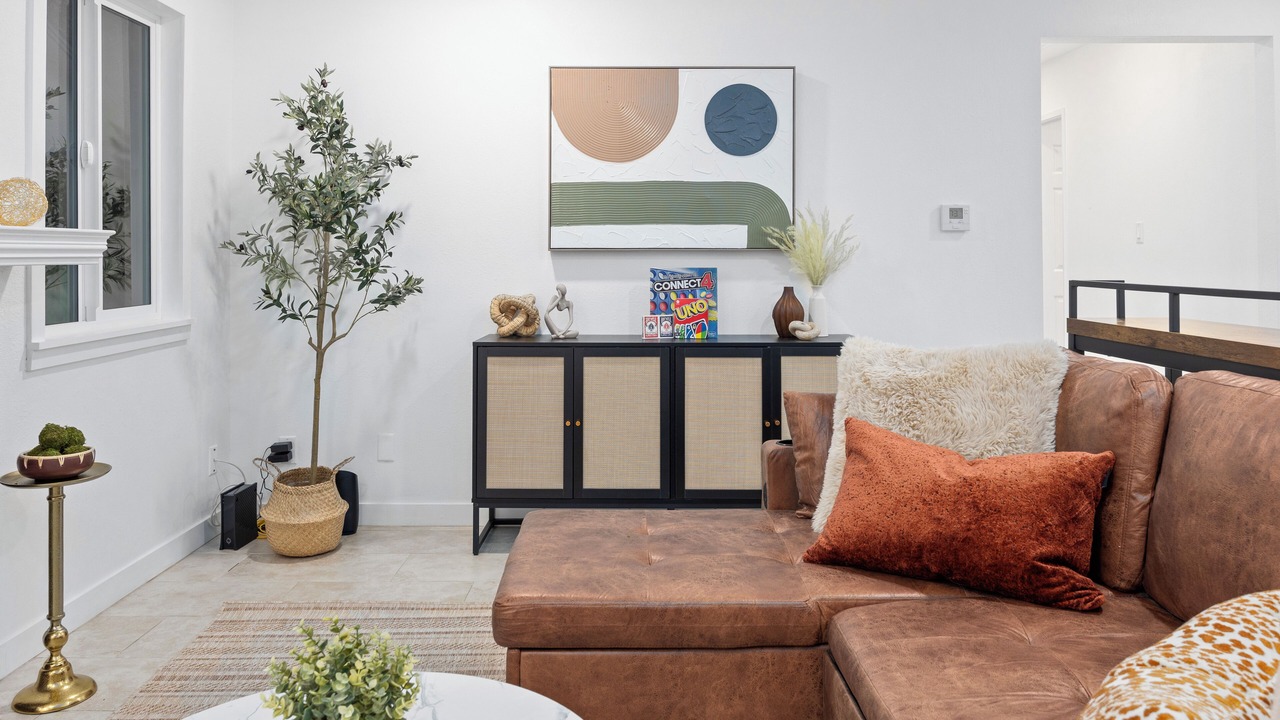 Photo of Livingroom in Midway City