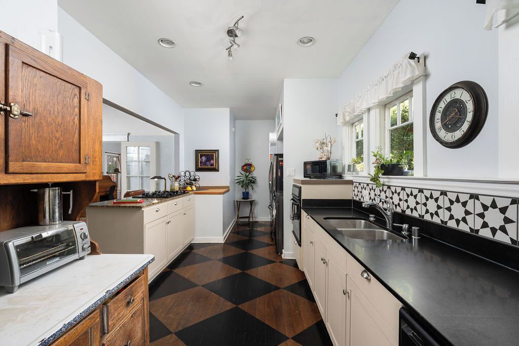 Photo of Kitchen in Riviera - Westchester