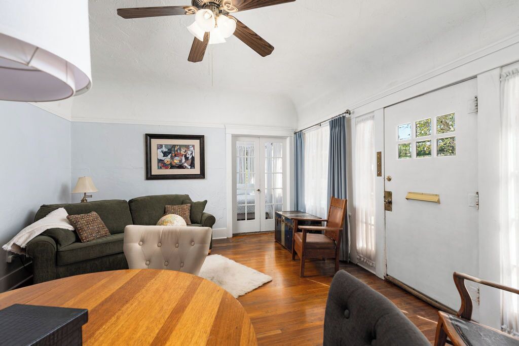 Photo of Livingroom in Riviera - Westchester