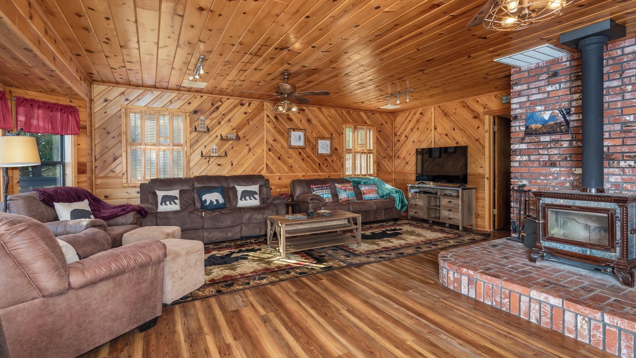 Photo of Livingroom in Ahwahnee