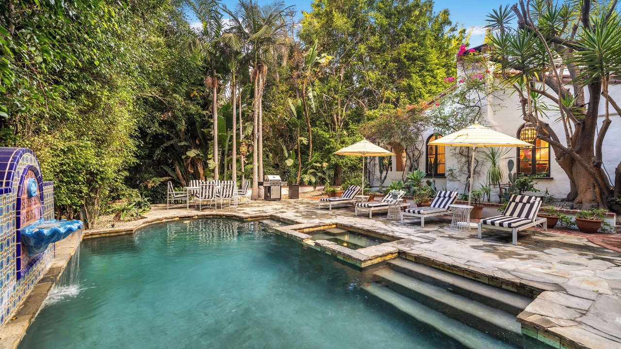 Photo of Outdoor in Hollywood Hills West