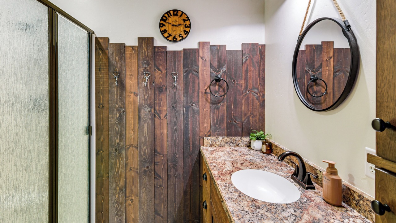 Photo of Bathroom in Glenn County