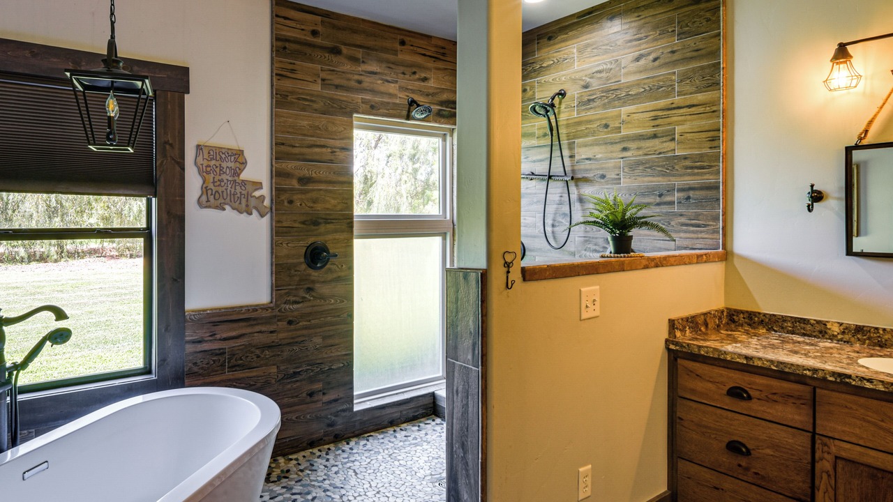 Photo of Bathroom in Glenn County