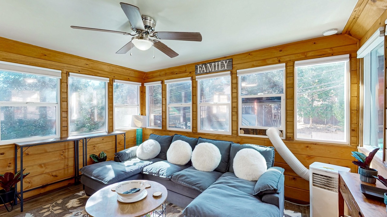 Photo of Livingroom in Cedar Glen