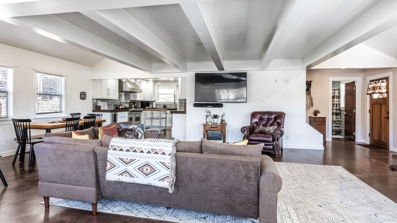Photo of Livingroom in June Lake