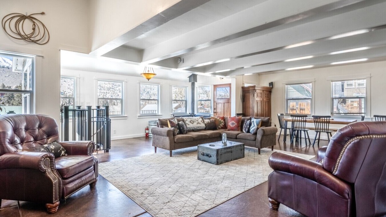 Photo of Livingroom in June Lake