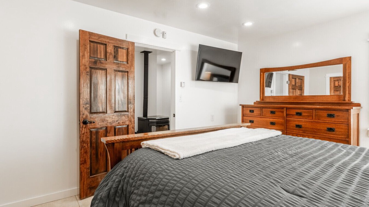 Photo of Bedroom in June Lake