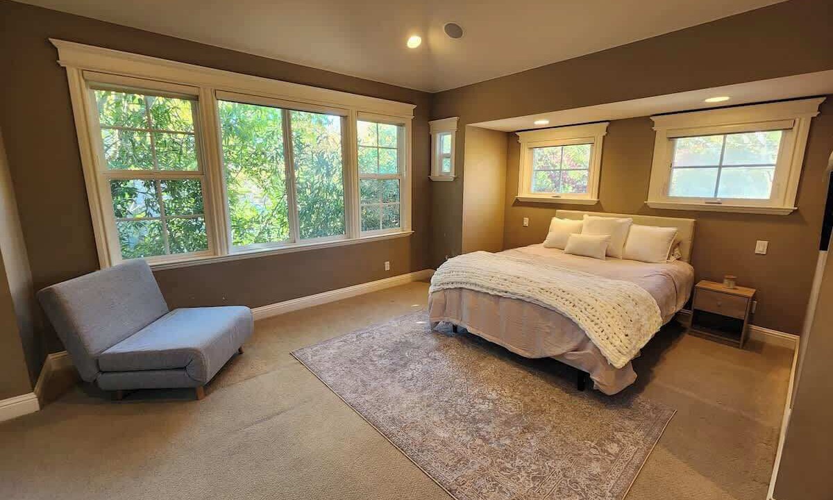 Photo of Bedroom in Monterey Ter