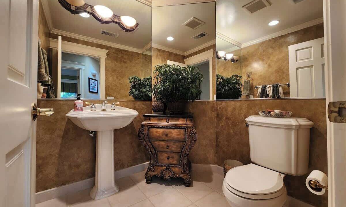 Photo of Bathroom in Monterey Ter