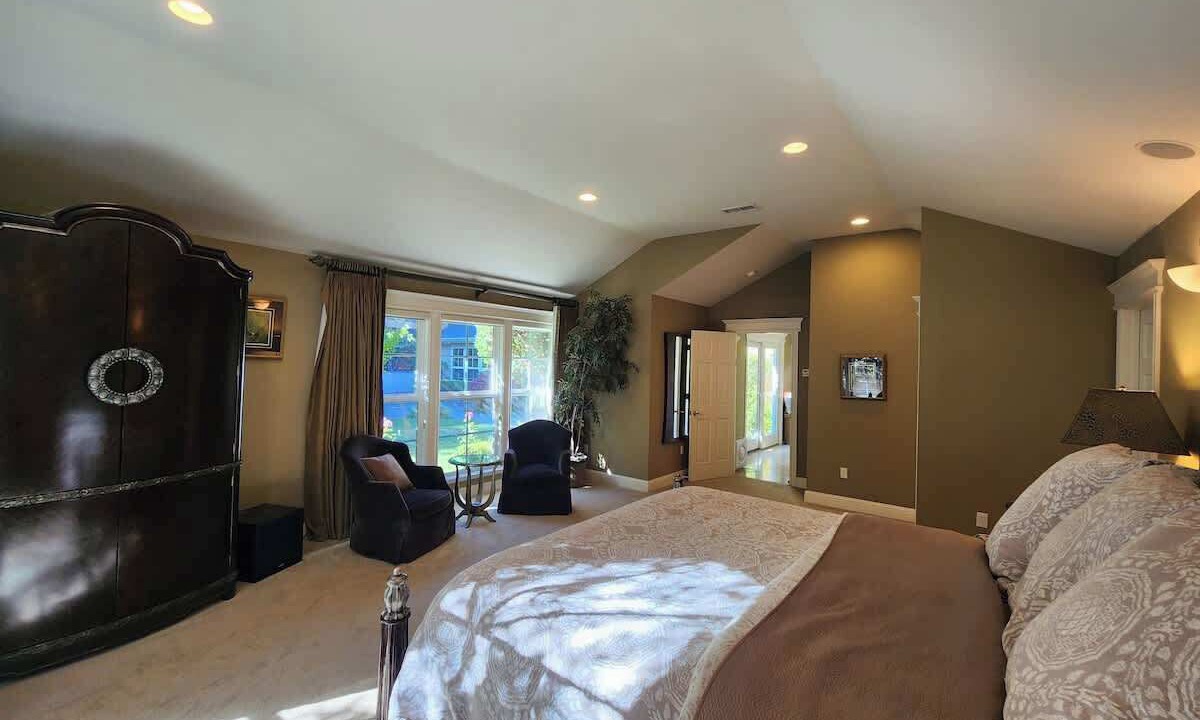 Photo of Bedroom in Monterey Ter