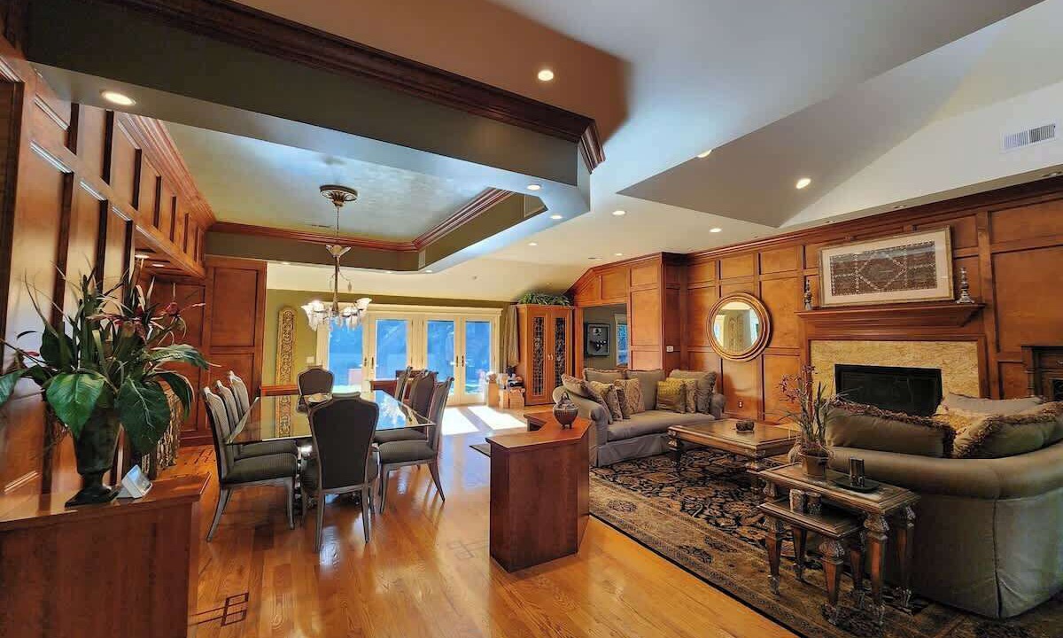 Photo of Livingroom in Monterey Ter