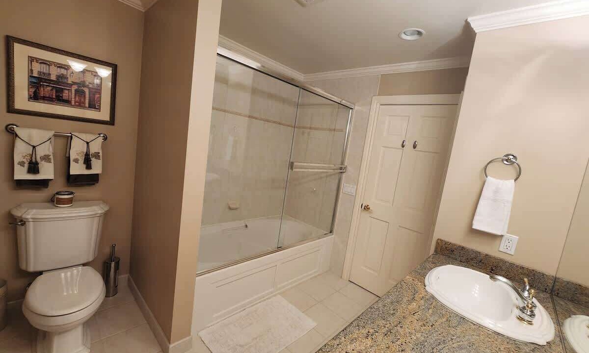 Photo of Bathroom in Monterey Ter