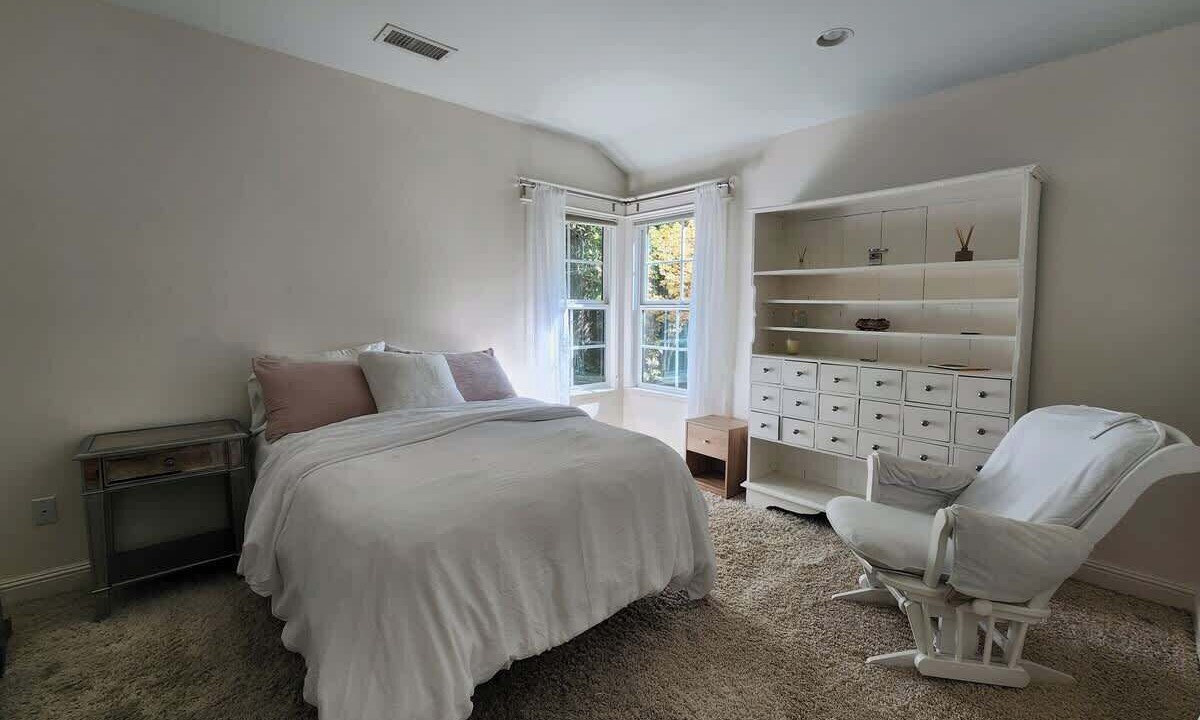 Photo of Bedroom in Monterey Ter
