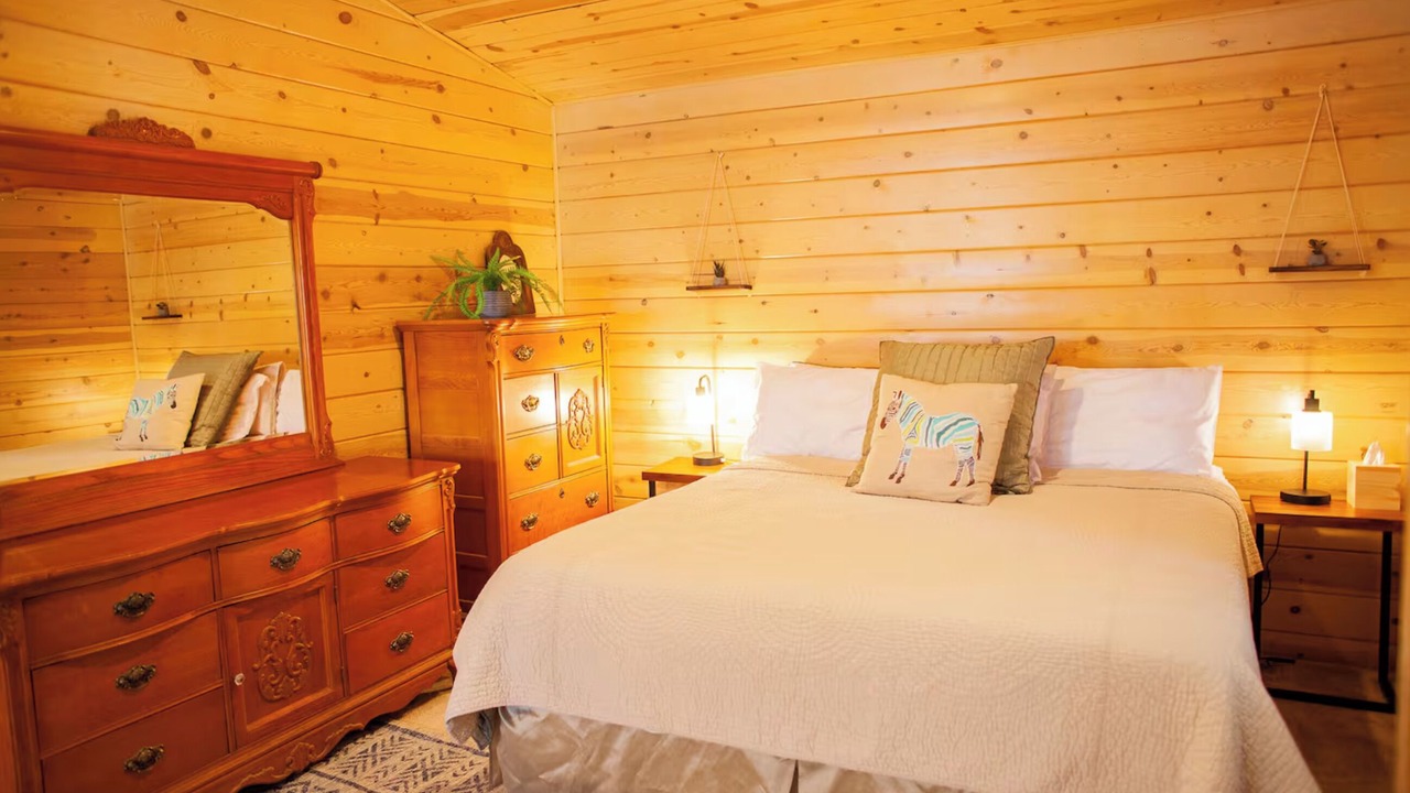 Photo of Bedroom in Altaville