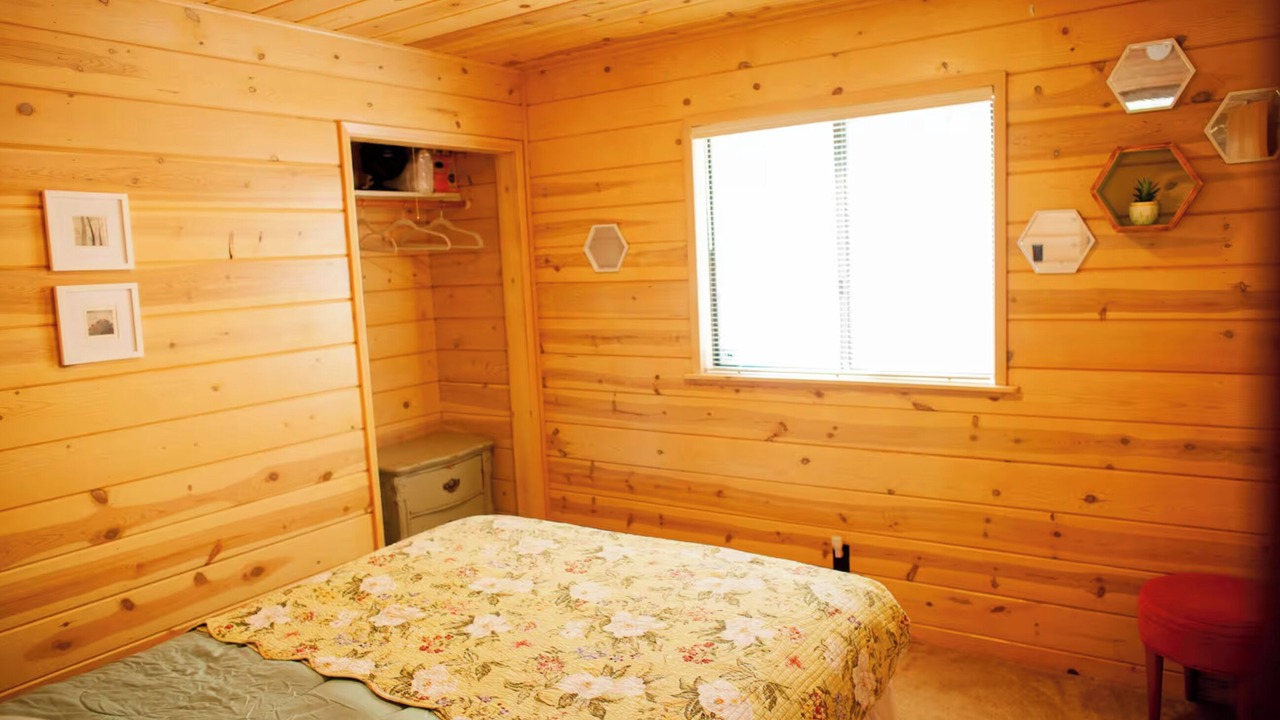 Photo of Bedroom in Altaville