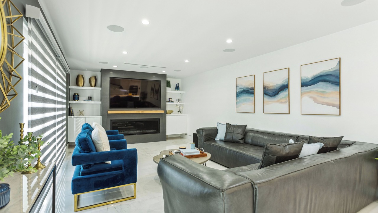 Photo of Livingroom in Valley Glen