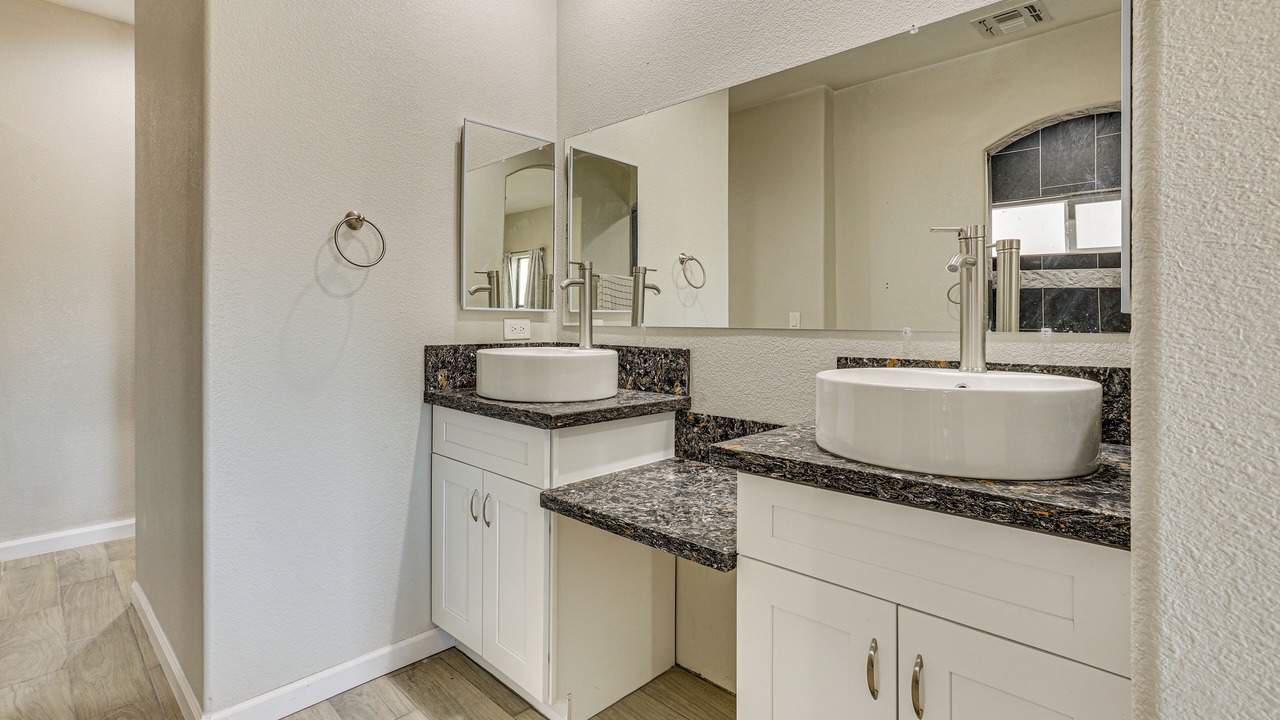 Photo of Bathroom in Sunridge Estates