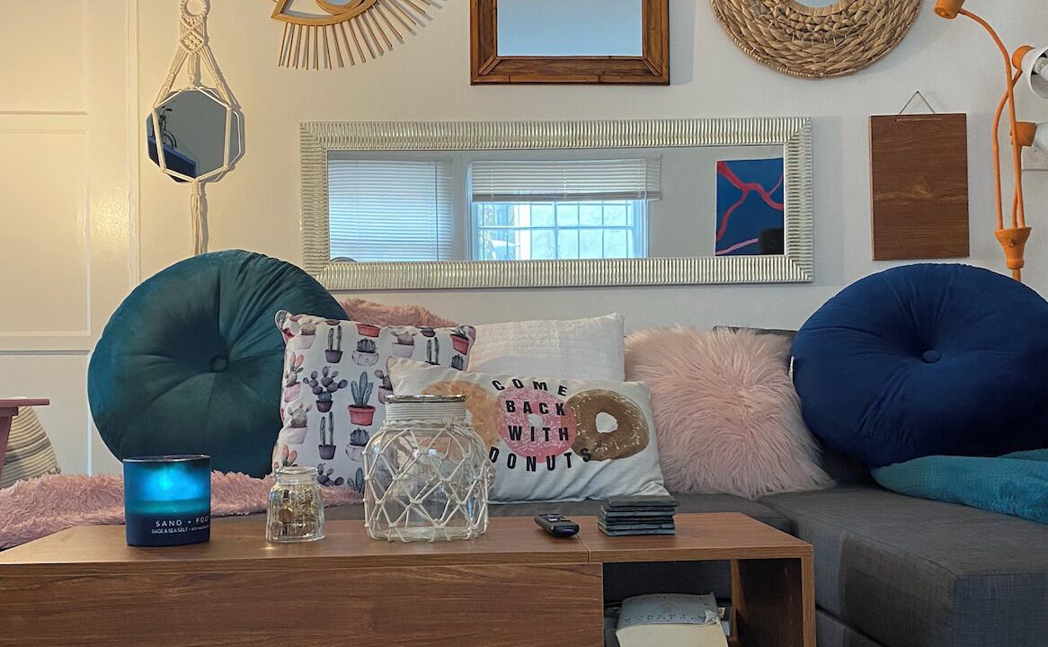 Photo of Livingroom in Greater Wilshire - Hancock Park