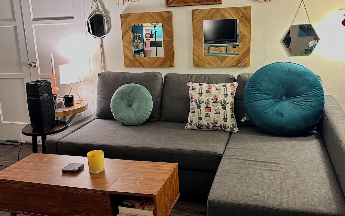 Photo of Livingroom in Greater Wilshire - Hancock Park