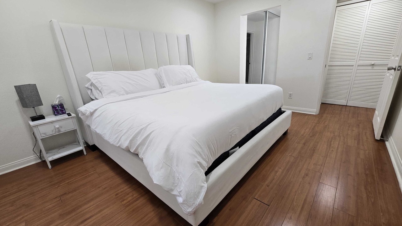Photo of Bedroom in Warner Center