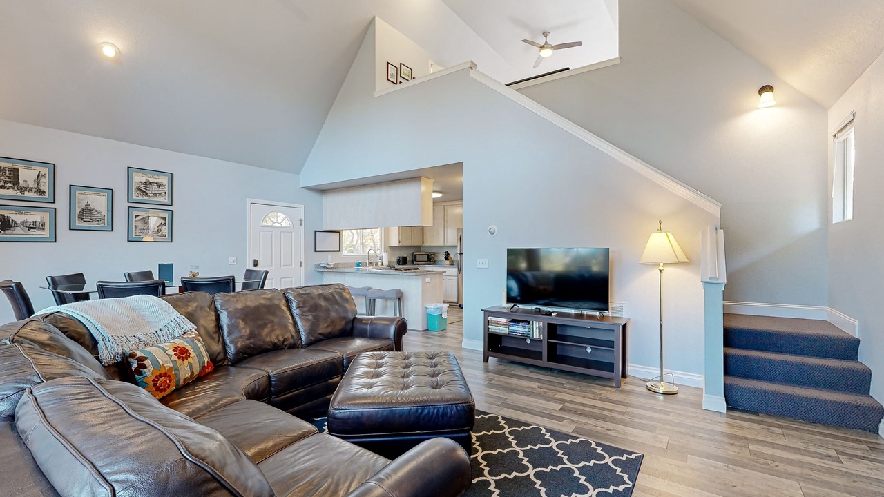 Photo of Livingroom in Groveland