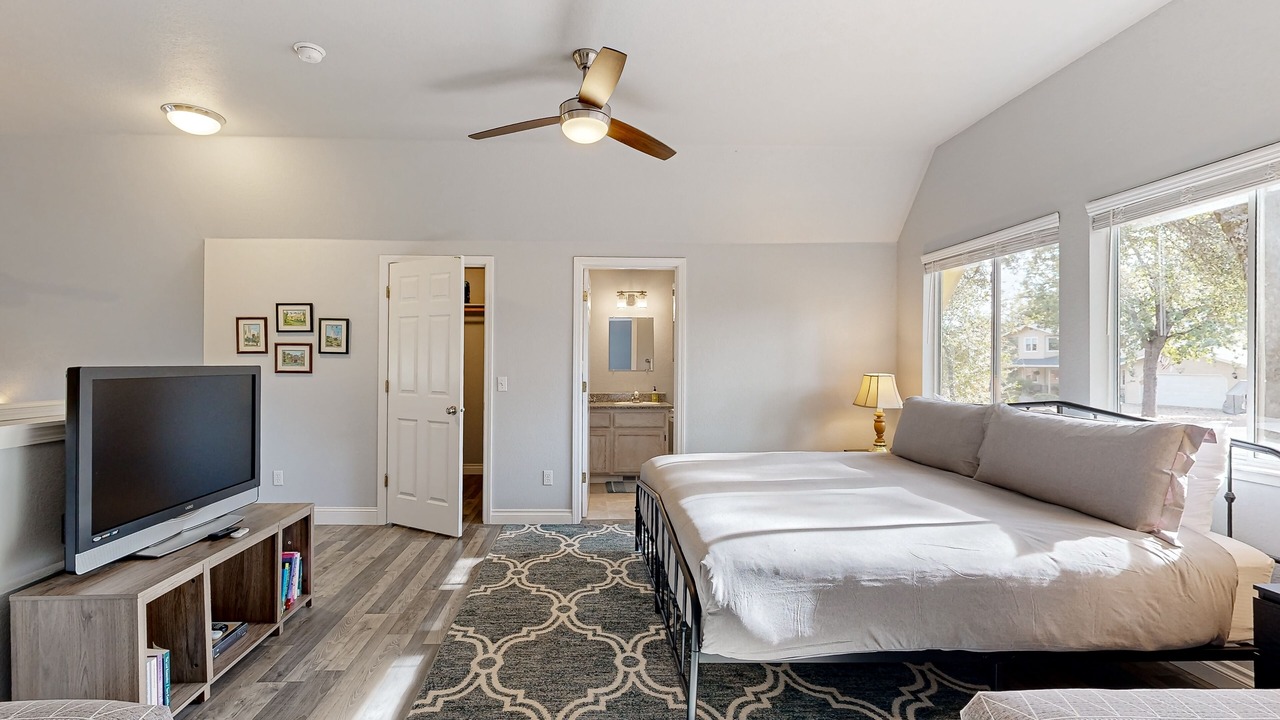 Photo of Bedroom in Groveland