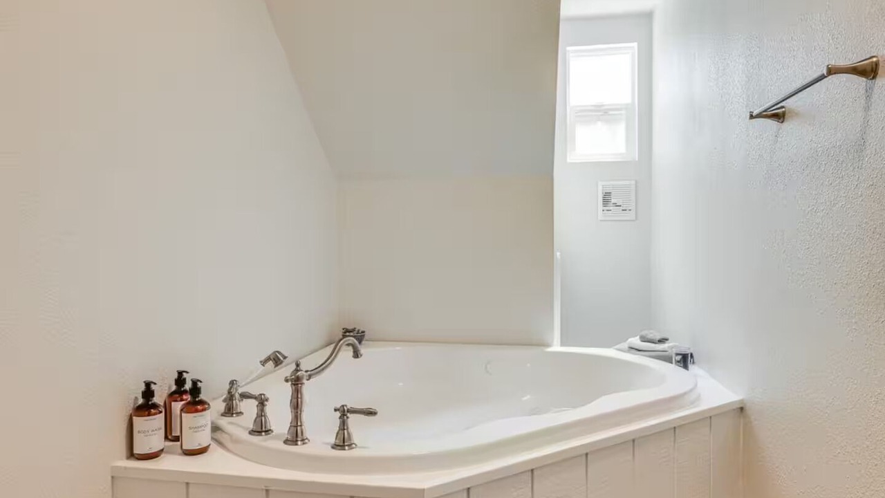 Photo of Bathroom in Mono Vista